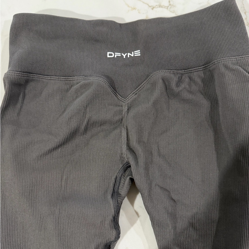 DFYNE Women’s Ribbed High-Waist Leggings - Mauve and Charcoal - Picture 6 of 7